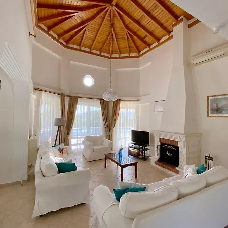 Family-friendly 4 Bedroom With Pool And Garden - 别墅