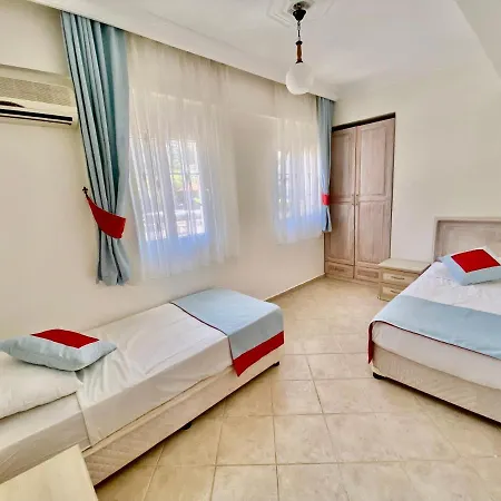 Family-friendly 4 Bedroom With Pool And Garden - 费特希耶