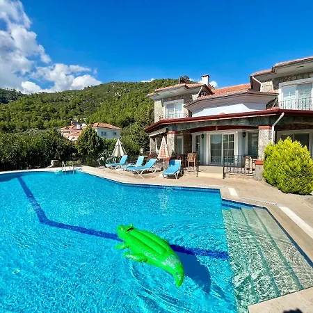 Family-friendly 4 Bedroom With Pool And Garden - 别墅