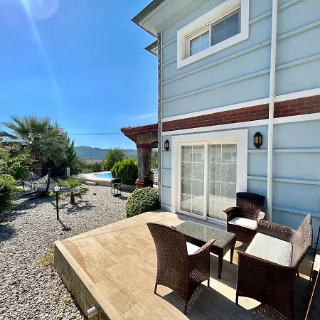 别墅 Family-friendly 4 Bedroom With Pool And Garden -