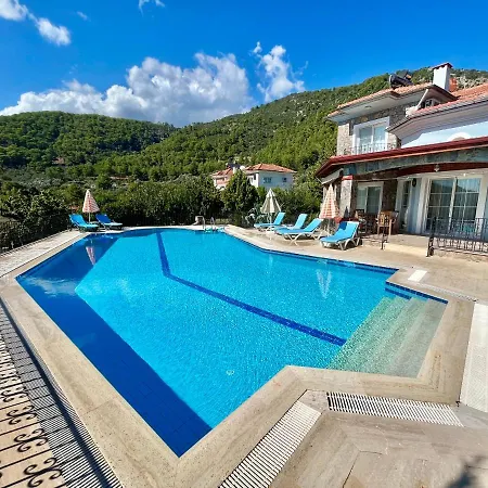 Family-friendly 4 Bedroom With Pool And Garden - 别墅