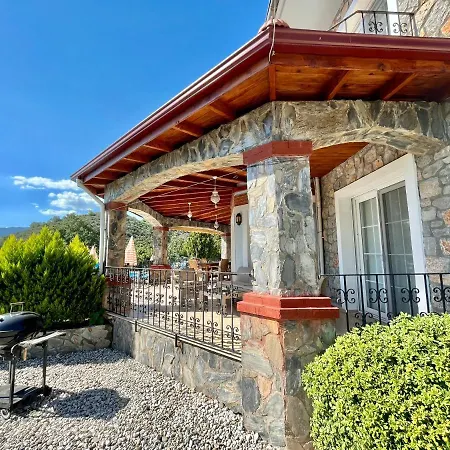 Family-friendly 4 Bedroom With Pool And Garden - 别墅 费特希耶