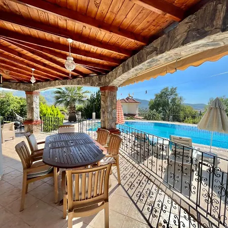 Family-friendly 4 Bedroom With Pool And Garden - 别墅 *