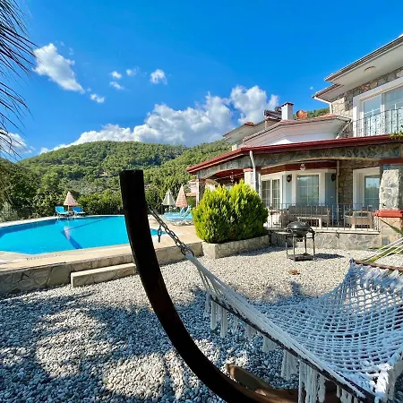 Family-friendly 4 Bedroom With Pool And Garden - 别墅 费特希耶